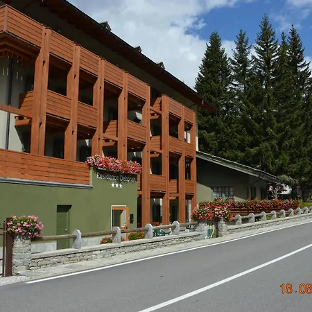 Deborah Apartmanhotel *