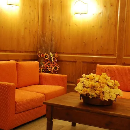 Deborah Aparthotel *